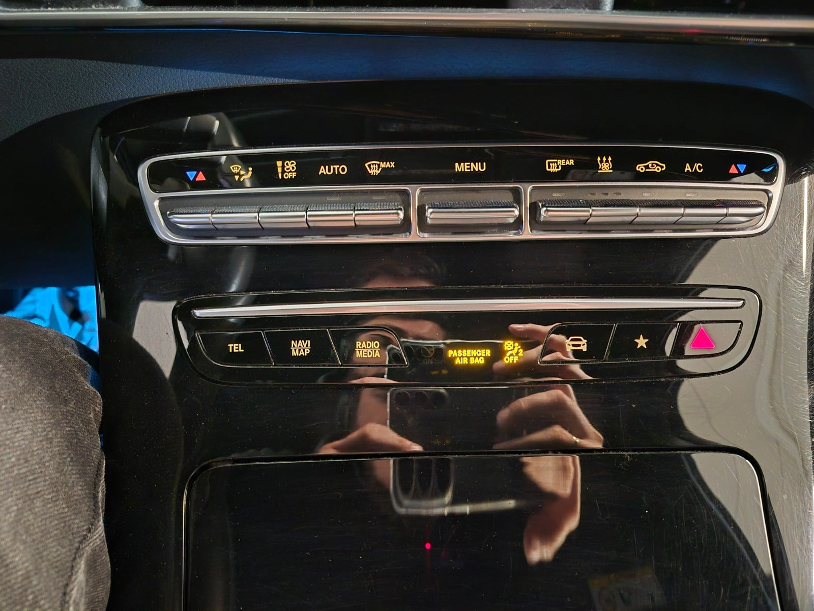 Grå Mercedes EQC400 fra 2022