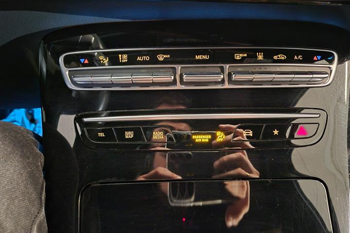 Grå Mercedes EQC400 fra 2022