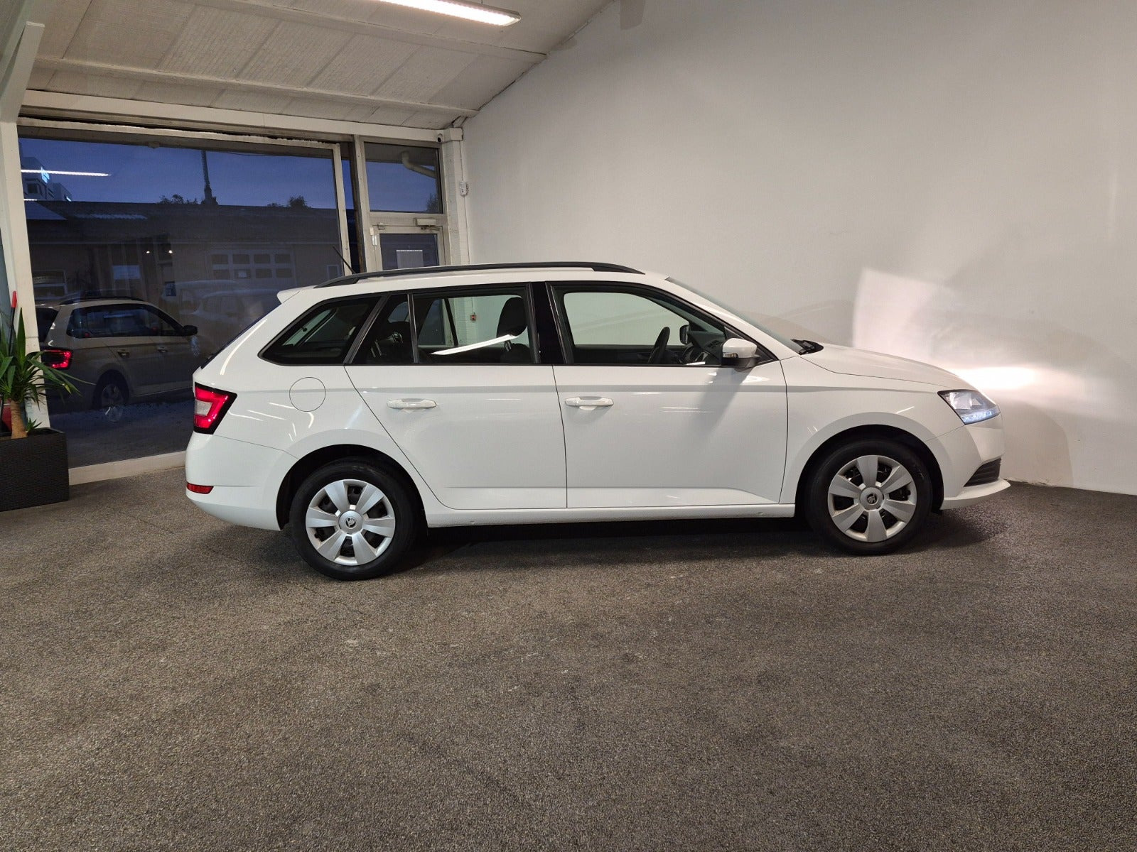 Hvid Skoda Fabia fra 2019