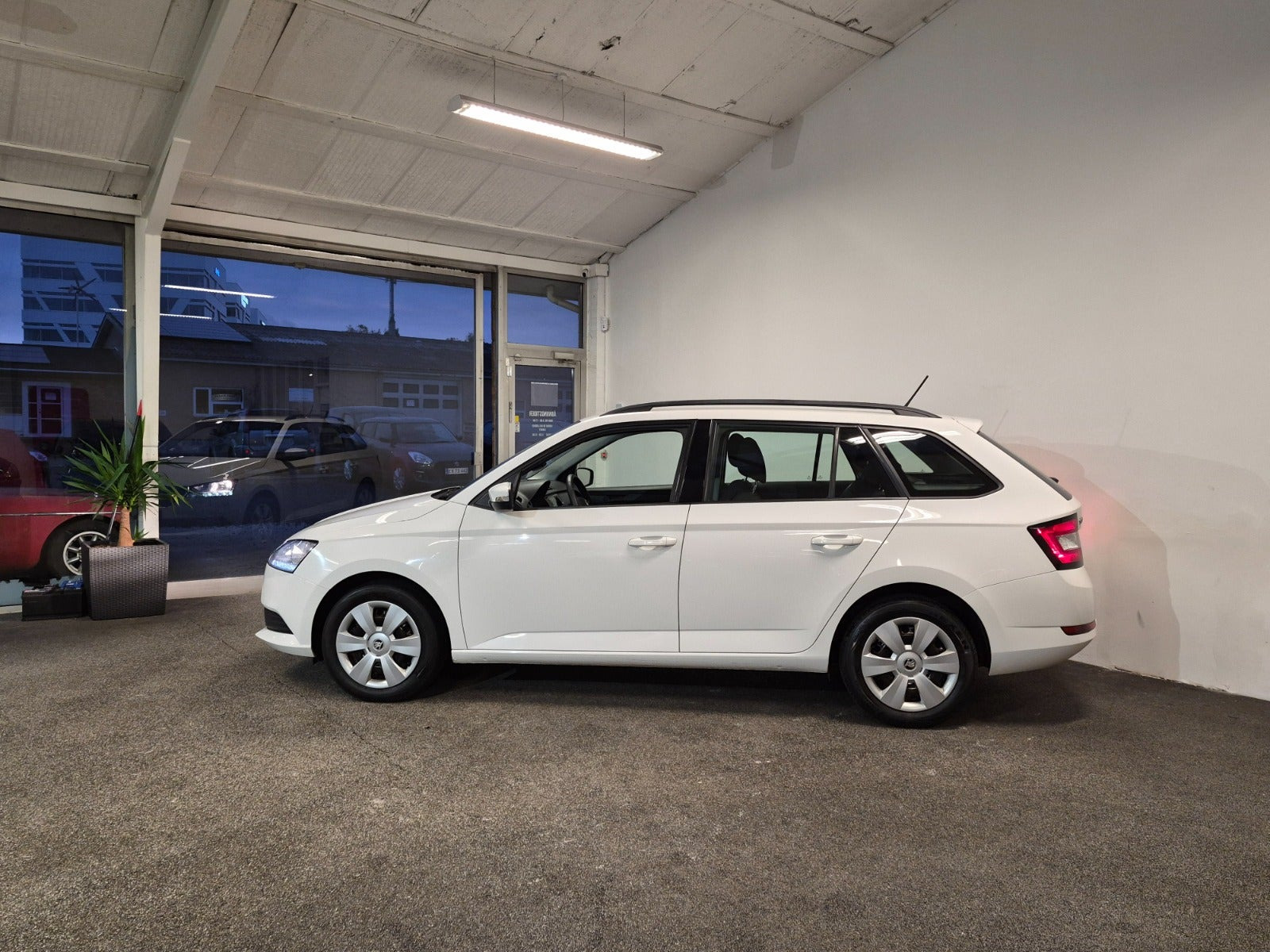 Hvid Skoda Fabia fra 2019