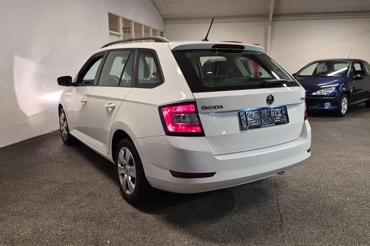 Hvid Skoda Fabia fra 2019