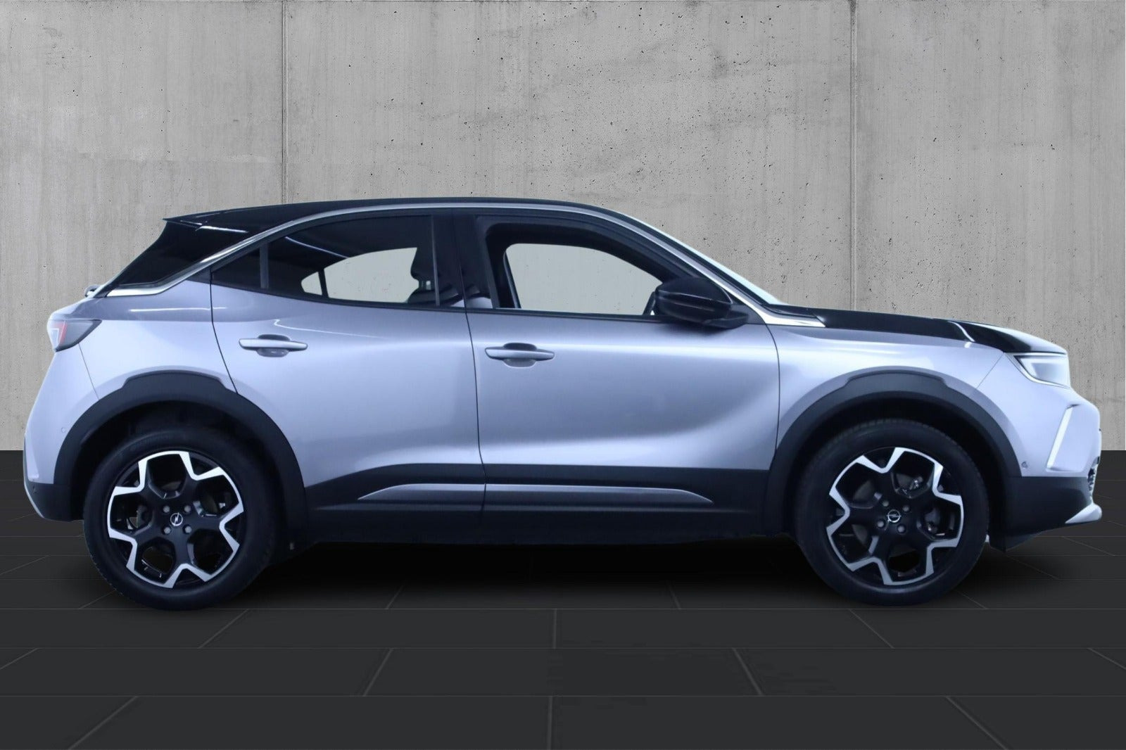 Grå Opel Mokka-e fra 2023