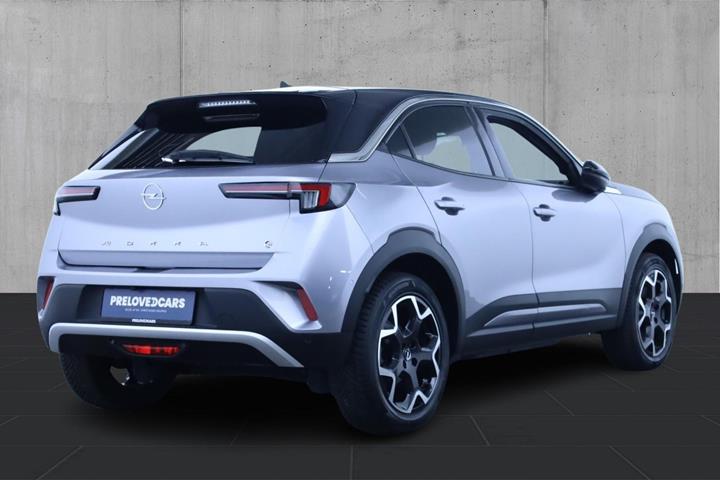 Grå Opel Mokka-e fra 2023