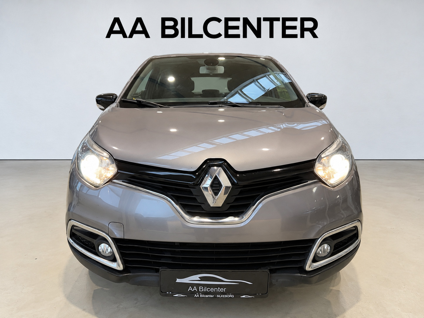 Grå Renault Captur fra 2017