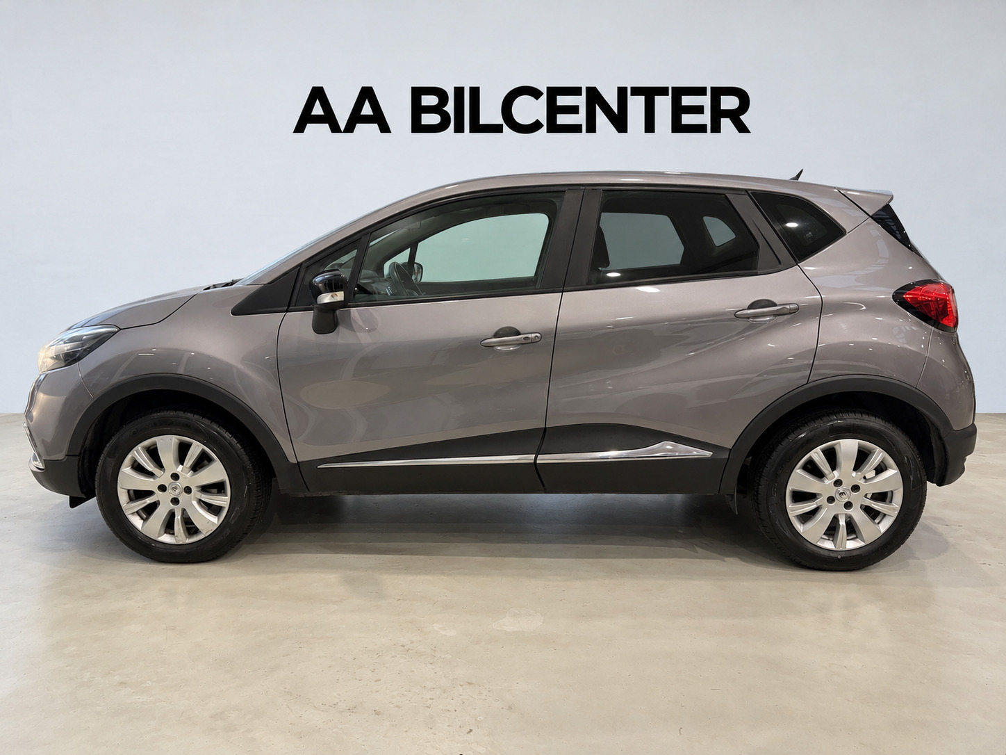 Grå Renault Captur fra 2017