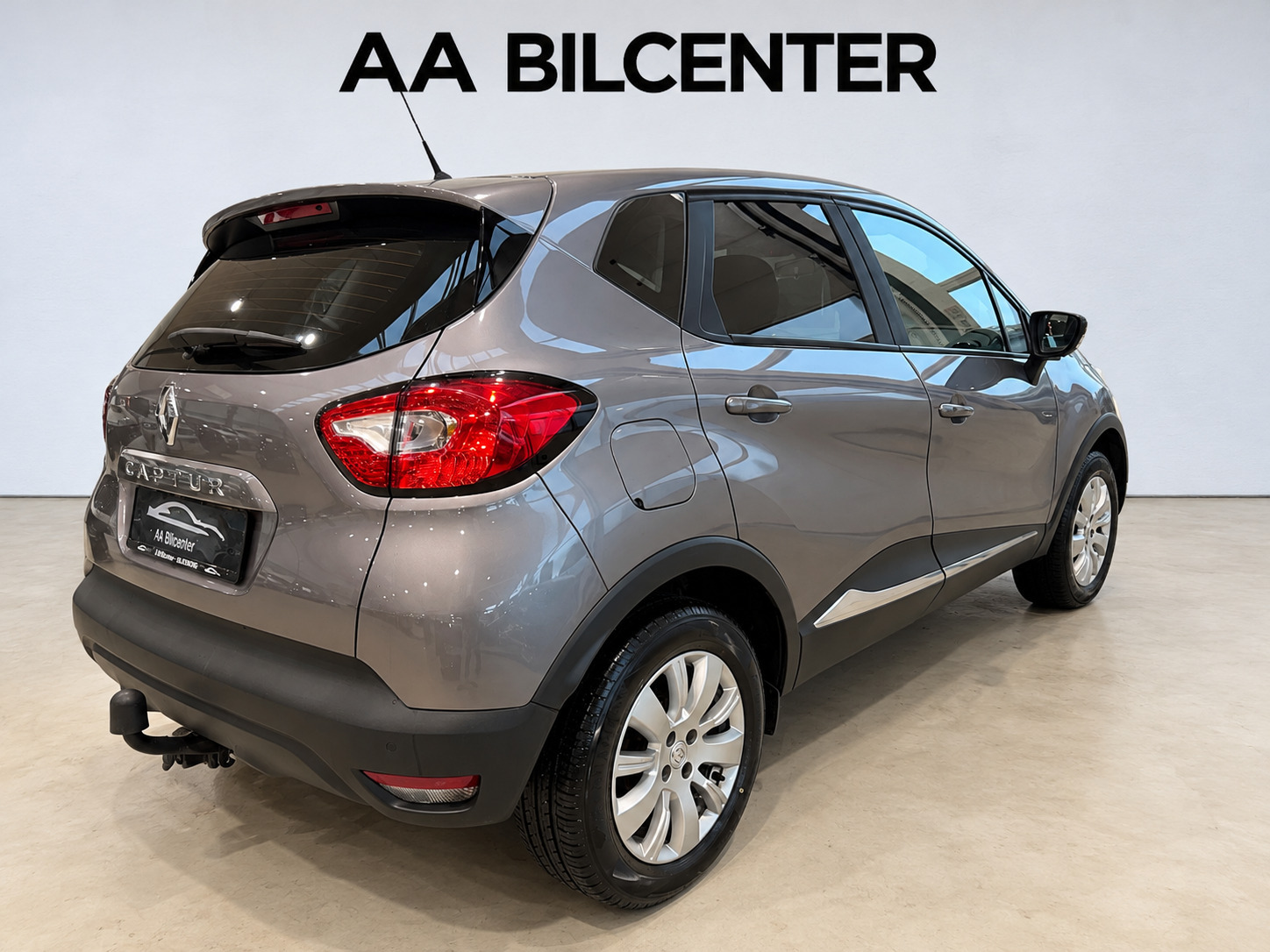 Grå Renault Captur fra 2017