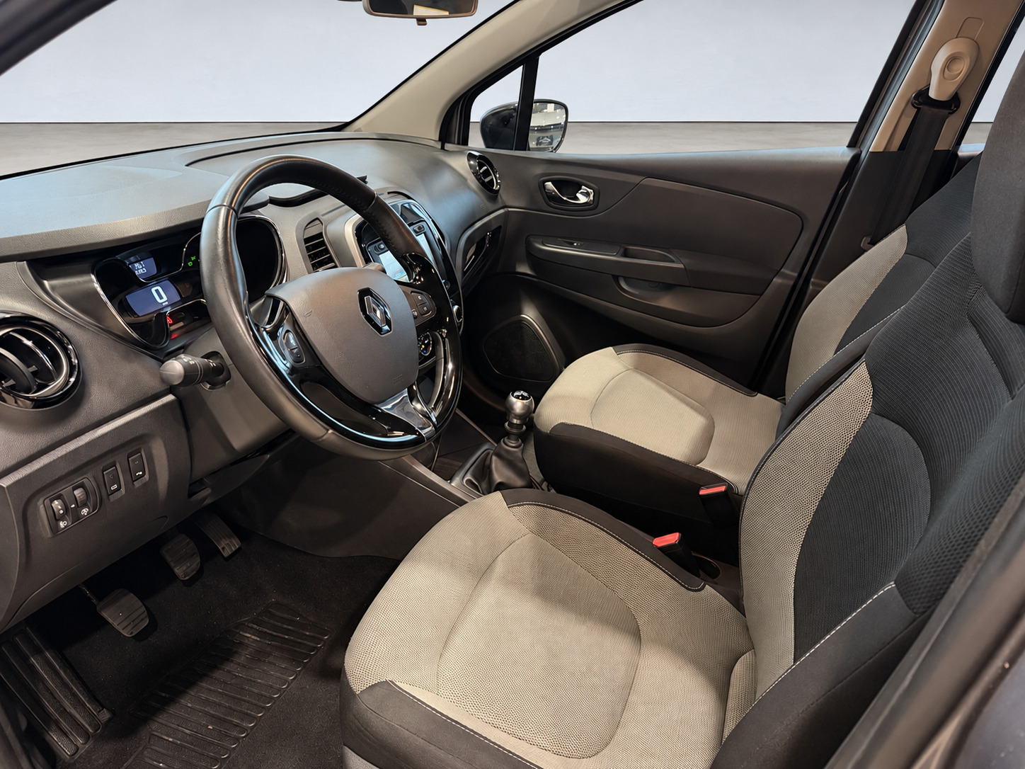 Grå Renault Captur fra 2017