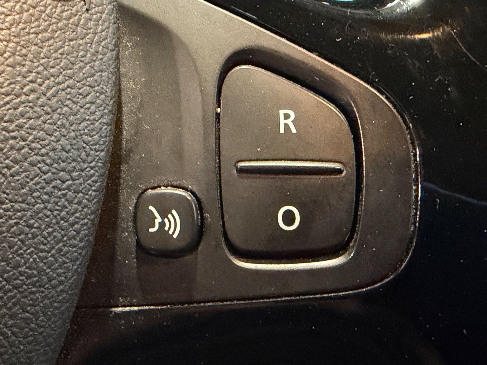 Grå Renault Captur fra 2017