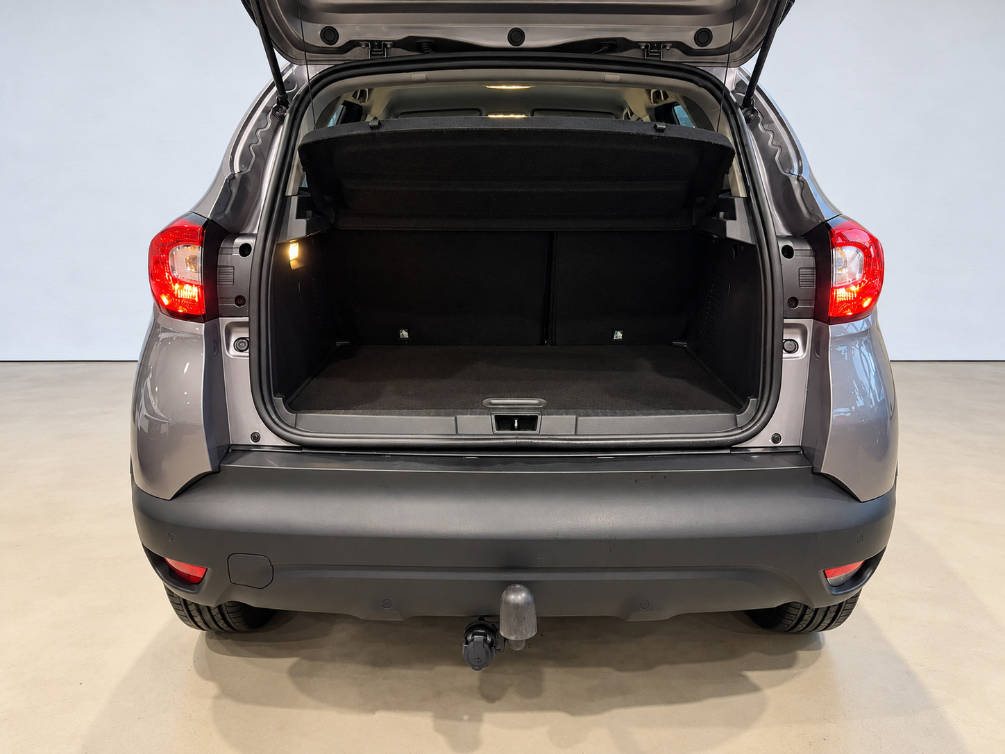 Grå Renault Captur fra 2017