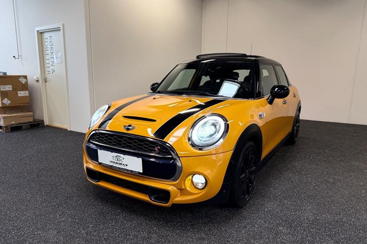 Orange Mini Cooper S fra 2017