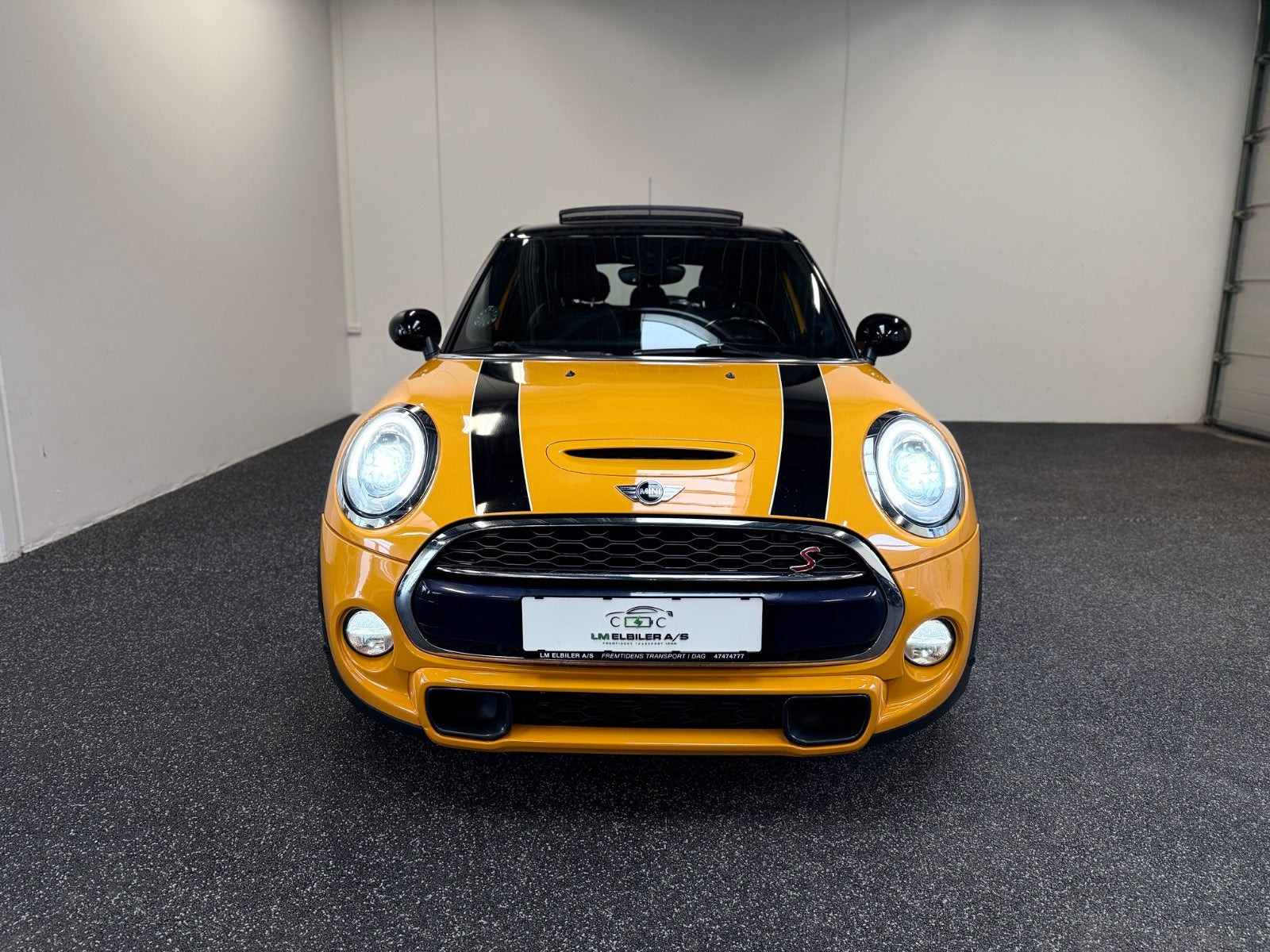 Orange Mini Cooper S fra 2017