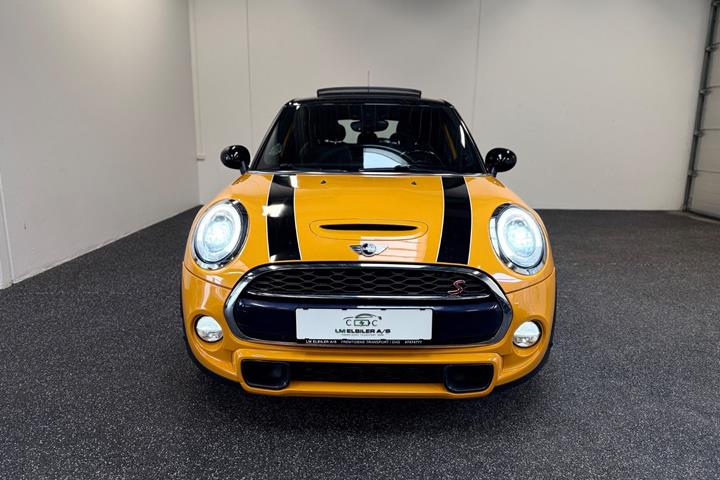 Orange Mini Cooper S fra 2017