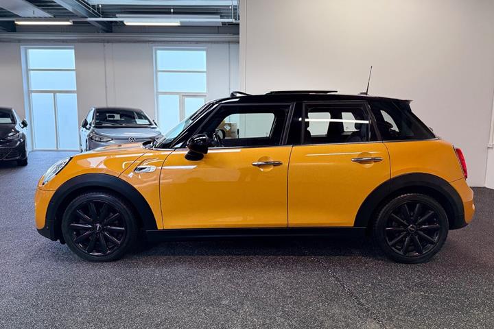 Orange Mini Cooper S fra 2017