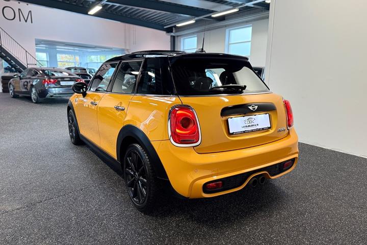 Orange Mini Cooper S fra 2017