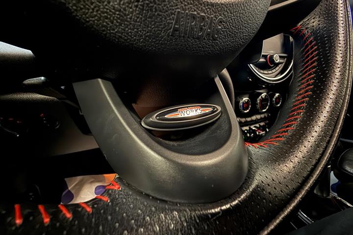 Orange Mini Cooper S fra 2017