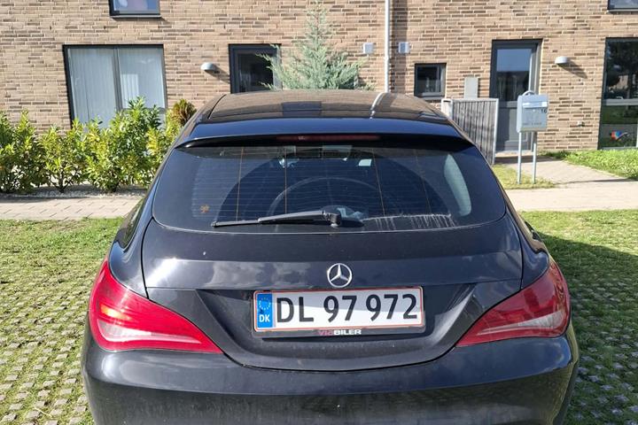 Sort Mercedes CLA fra 2015