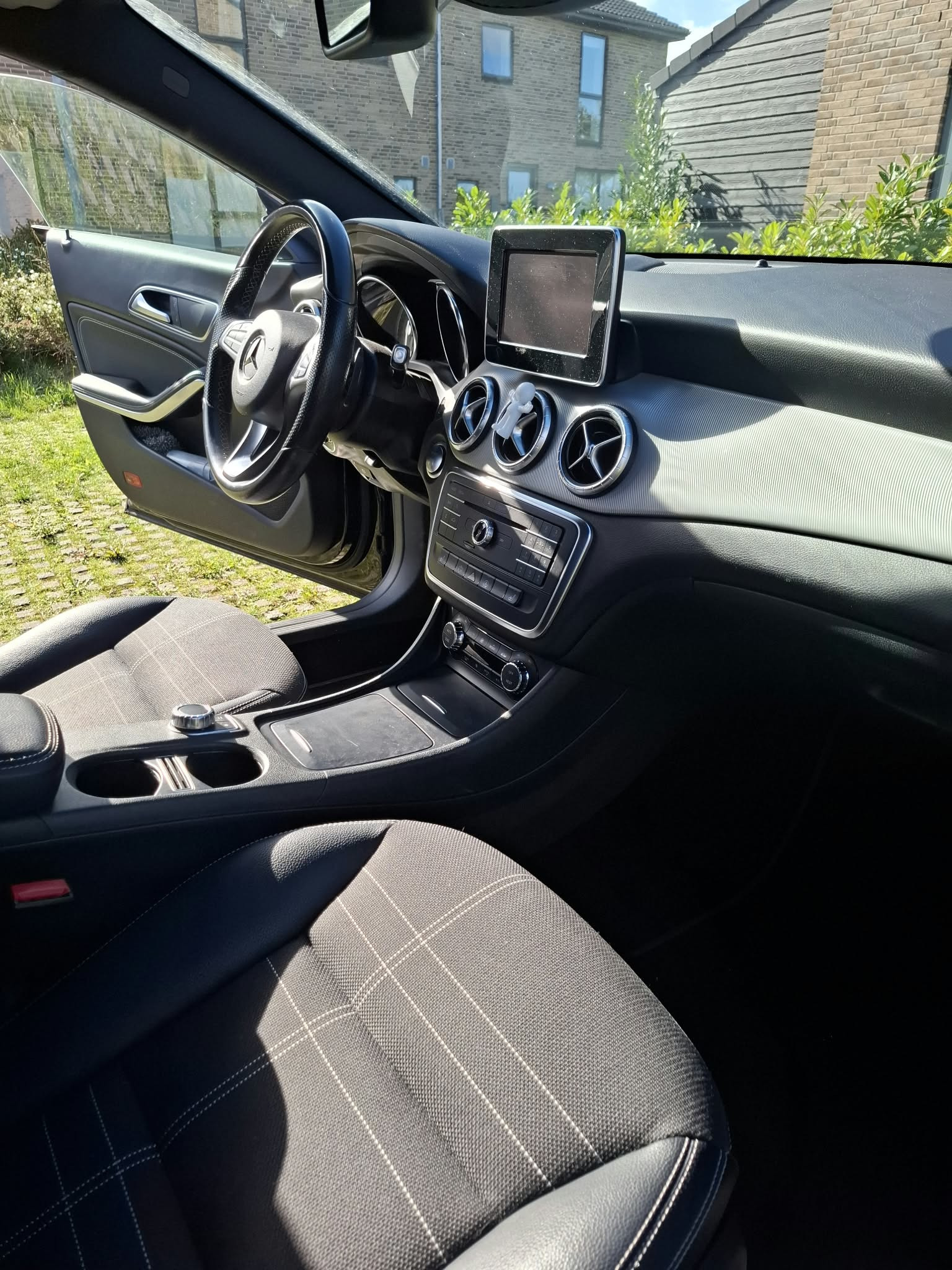 Sort Mercedes CLA fra 2015