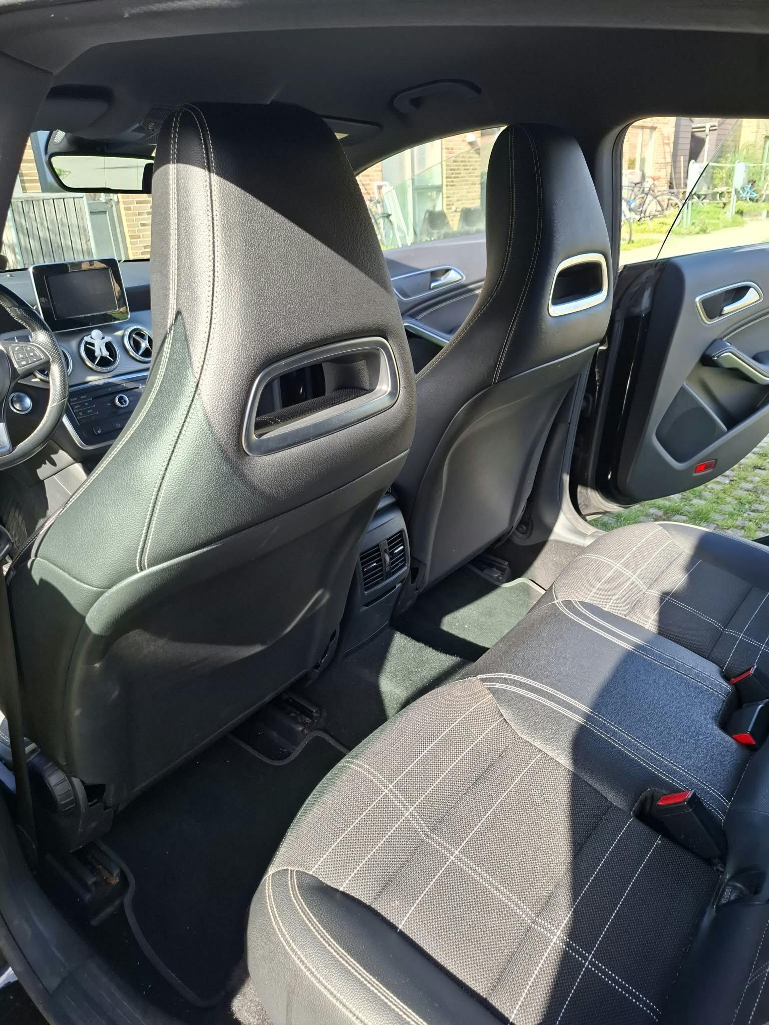 Sort Mercedes CLA fra 2015