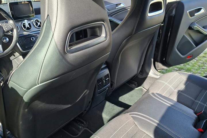 Sort Mercedes CLA fra 2015