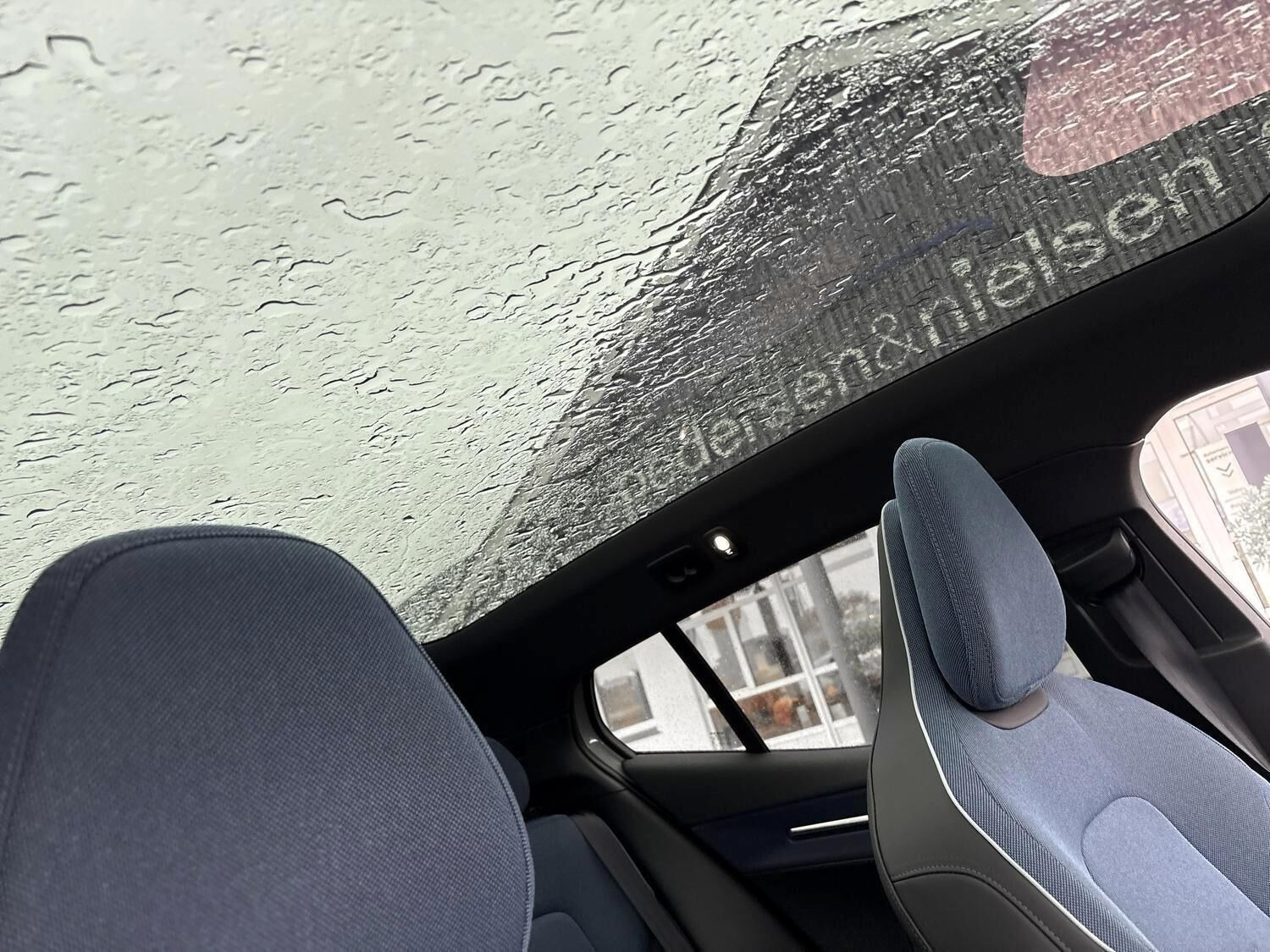 Grå Volvo EX30 fra 2024