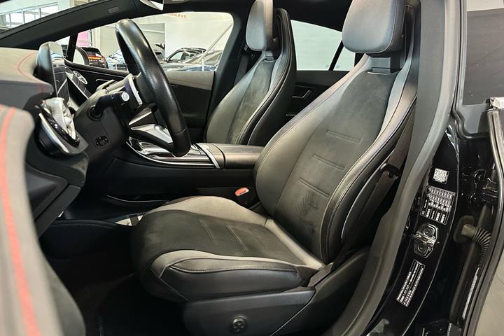 Sort Mercedes EQE350 fra 2023