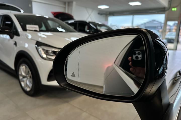 Sort Mercedes EQE350 fra 2023