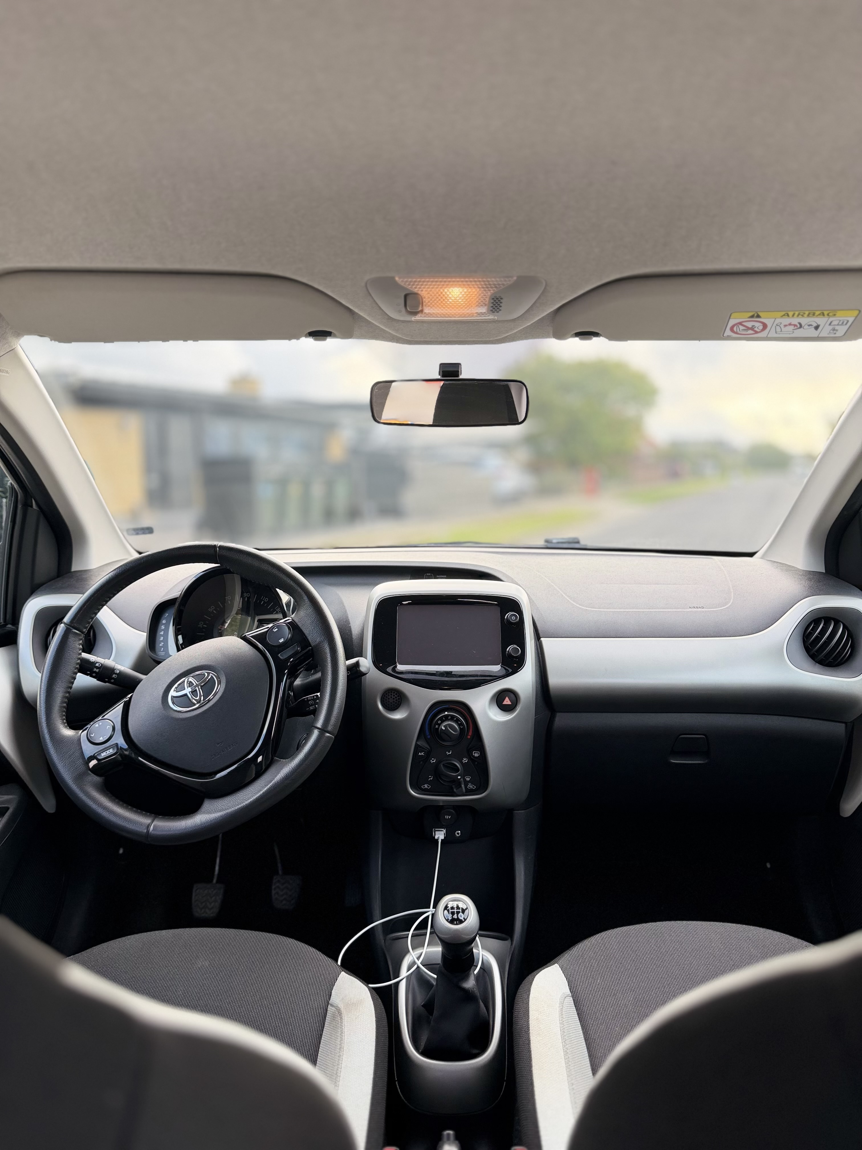 Hvid Toyota Aygo fra 2014