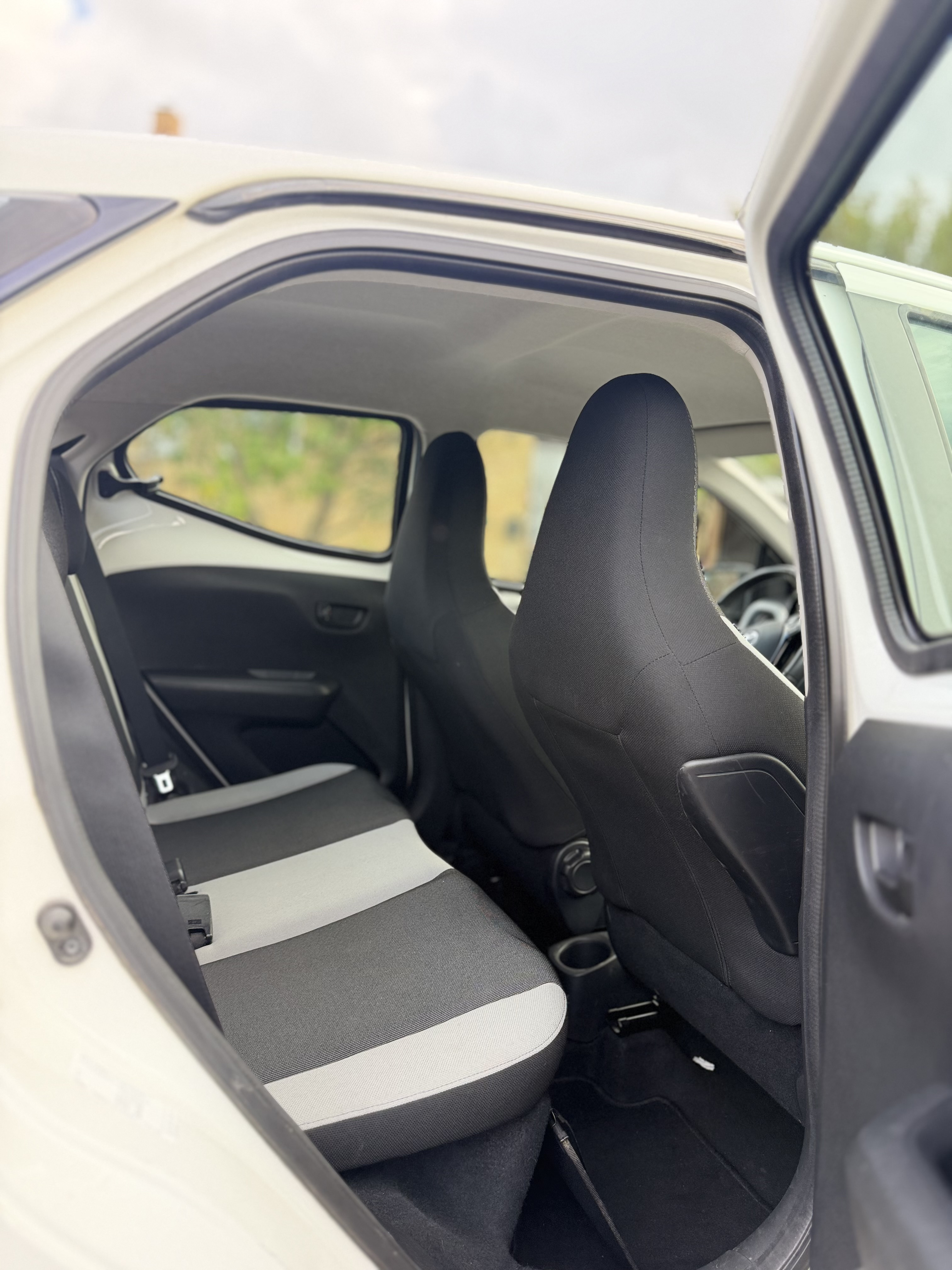 Hvid Toyota Aygo fra 2014