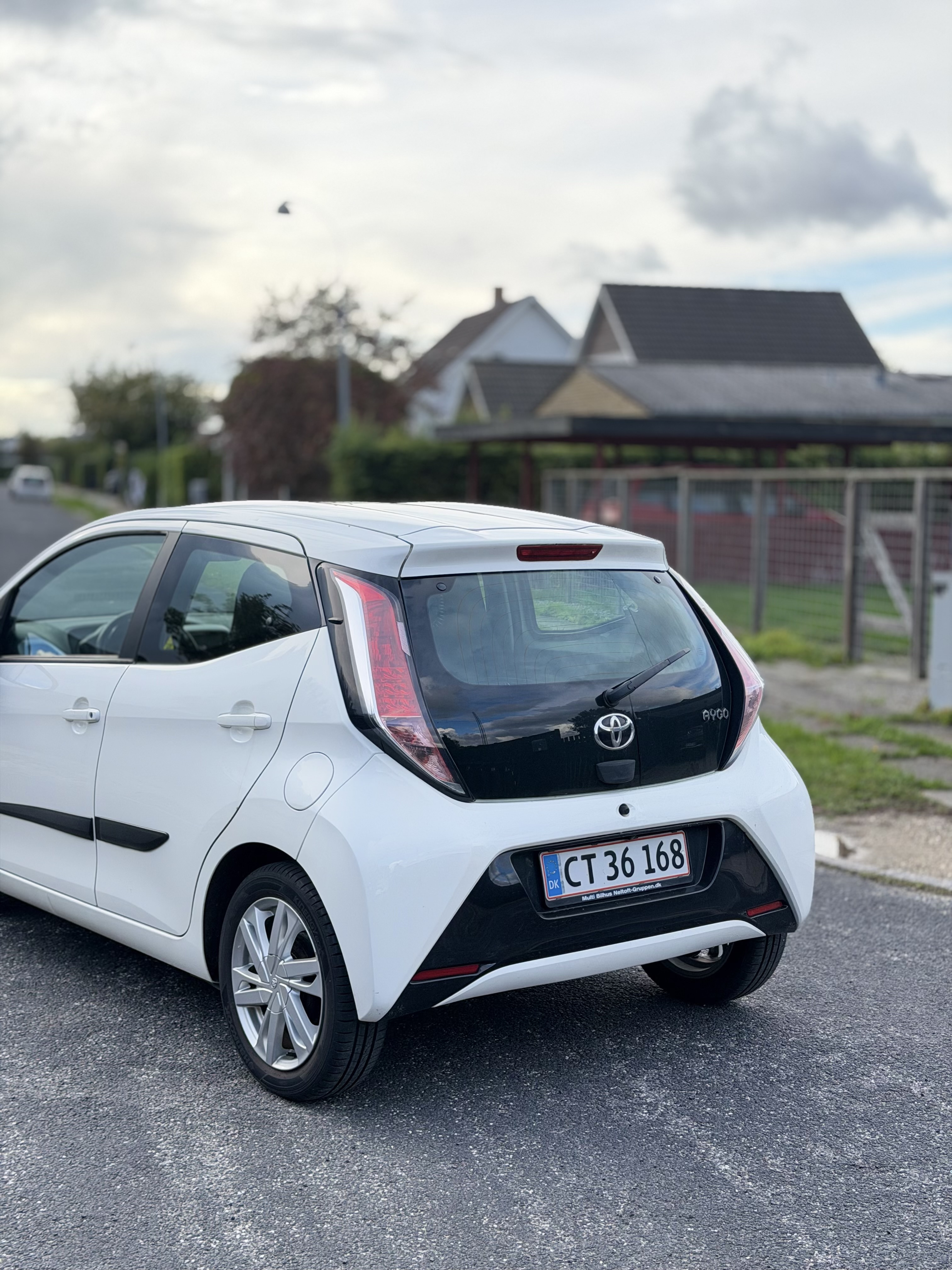 Hvid Toyota Aygo fra 2014