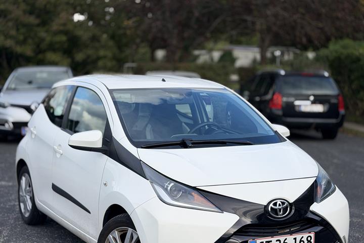 Hvid Toyota Aygo fra 2014