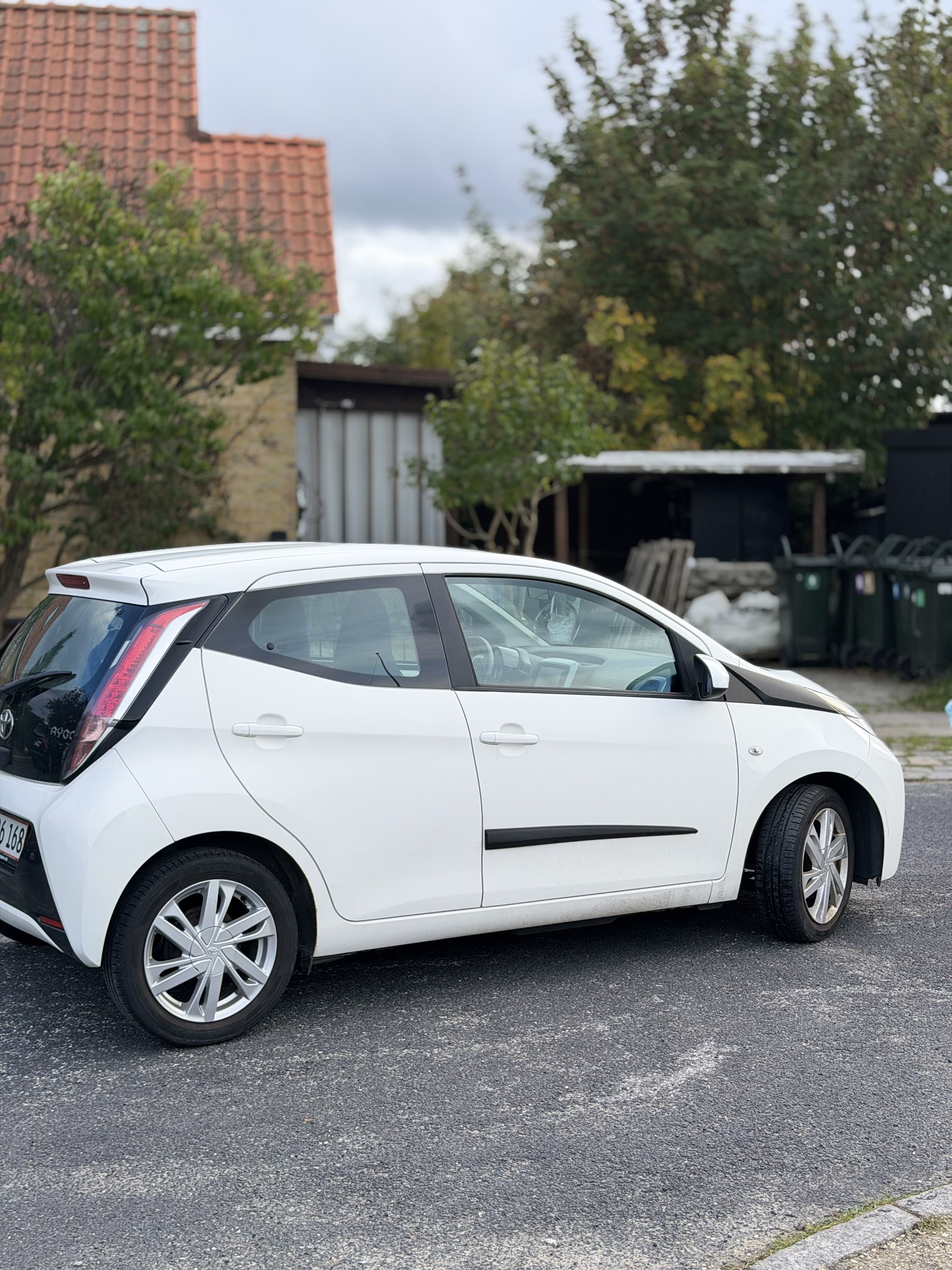 Hvid Toyota Aygo fra 2014