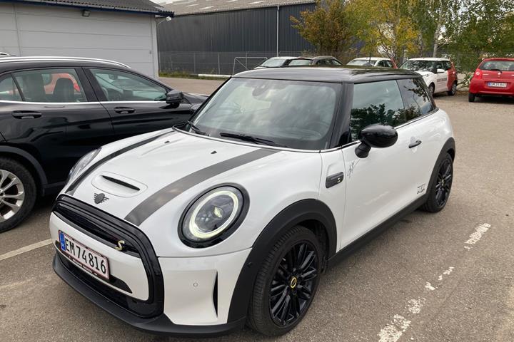 Hvid Mini Cooper SE fra 2024