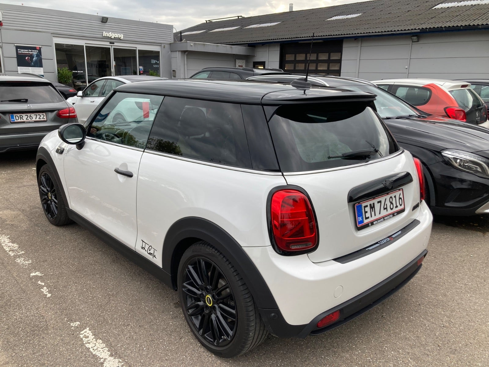 Hvid Mini Cooper SE fra 2024