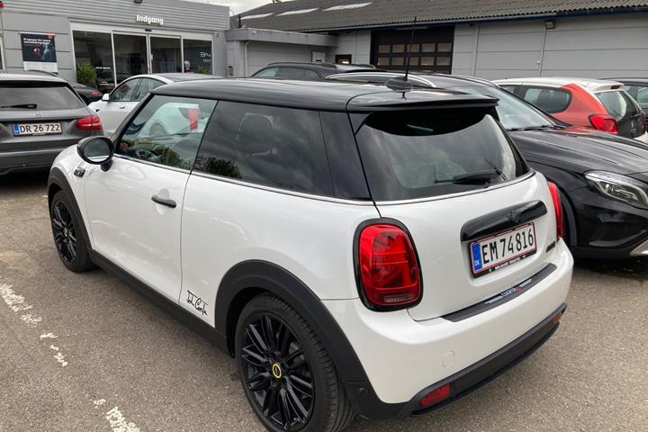 Hvid Mini Cooper SE fra 2024