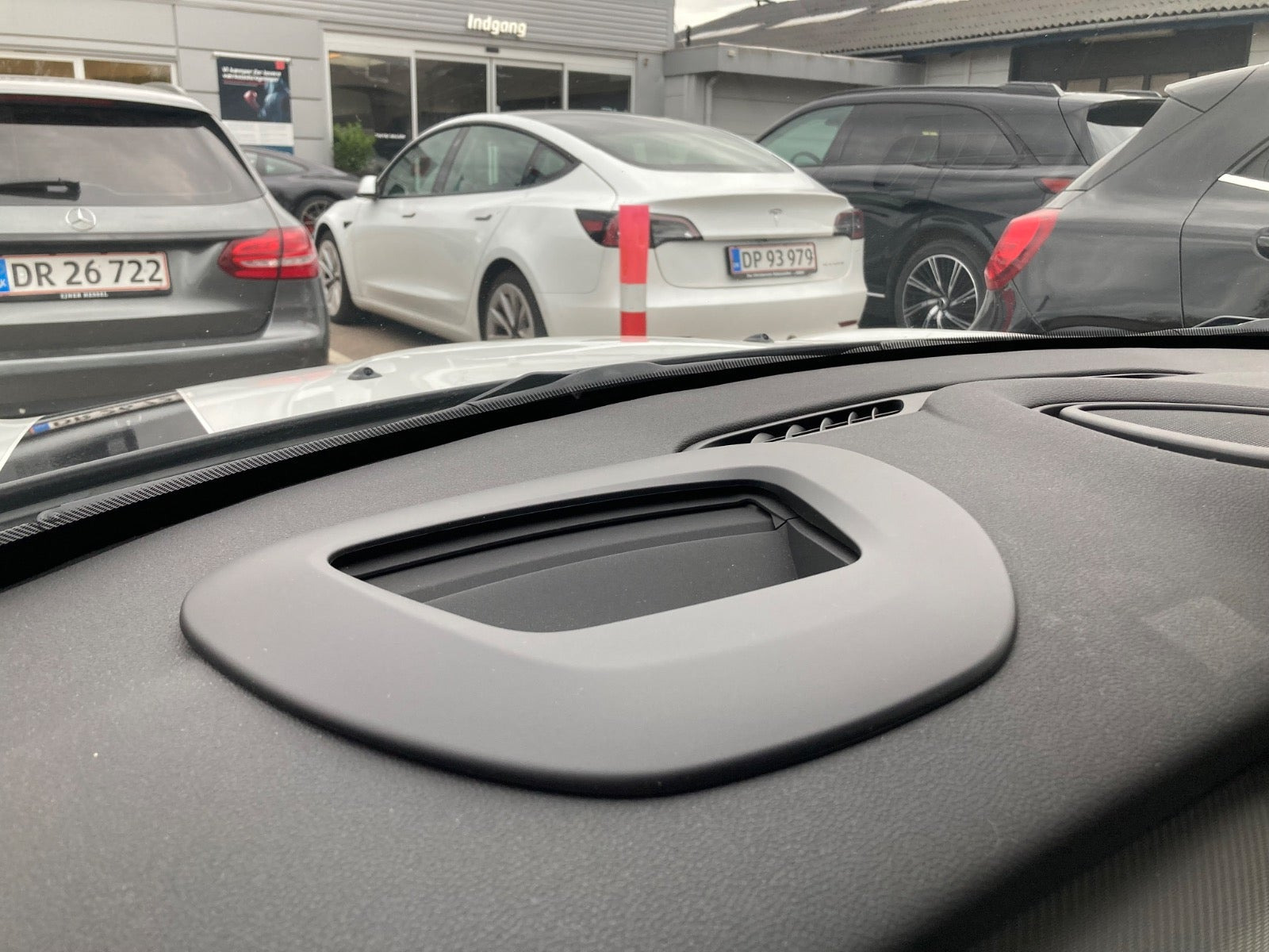 Hvid Mini Cooper SE fra 2024