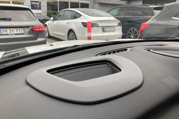 Hvid Mini Cooper SE fra 2024