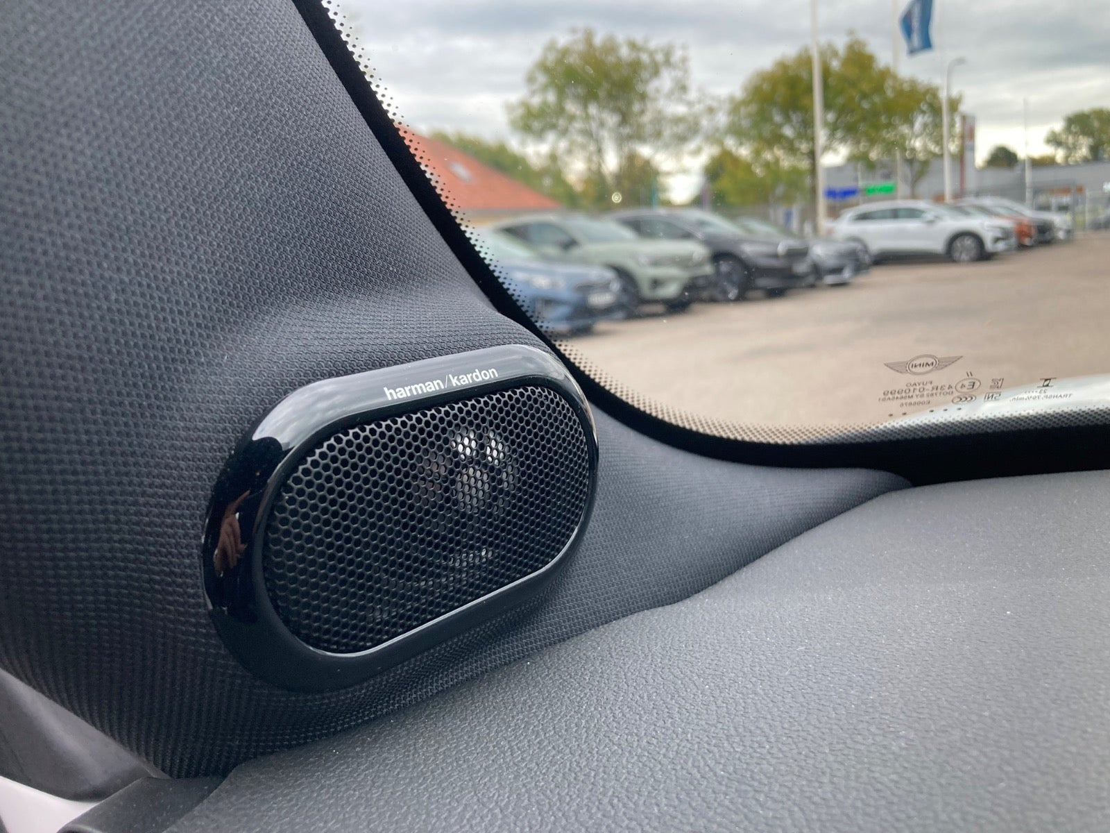 Hvid Mini Cooper SE fra 2024