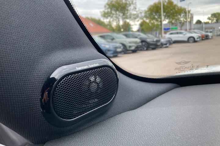 Hvid Mini Cooper SE fra 2024