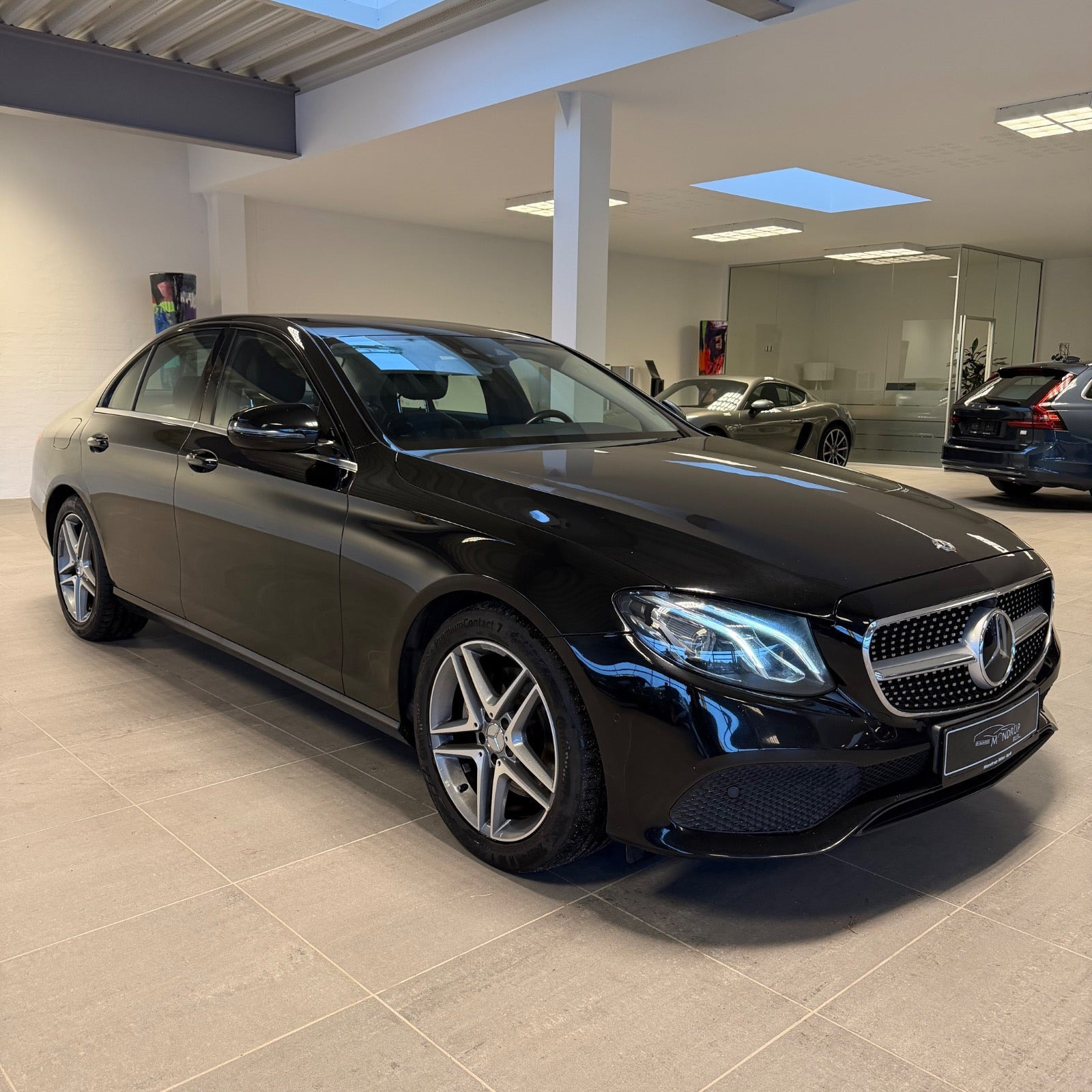Sort Mercedes E220 d fra 2016
