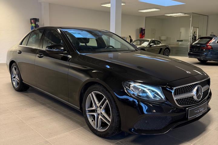 Sort Mercedes E220 d fra 2016