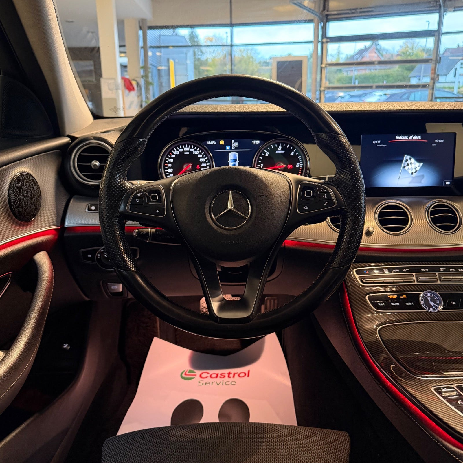 Sort Mercedes E220 d fra 2016