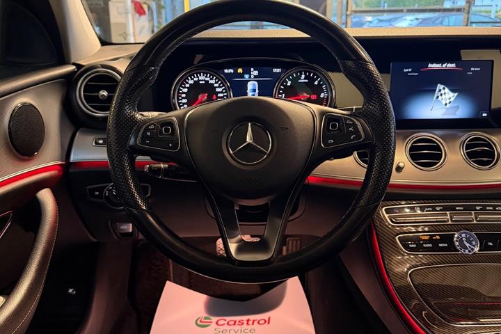 Sort Mercedes E220 d fra 2016