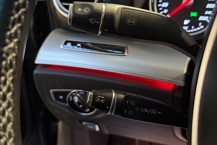 Sort Mercedes E220 d fra 2016