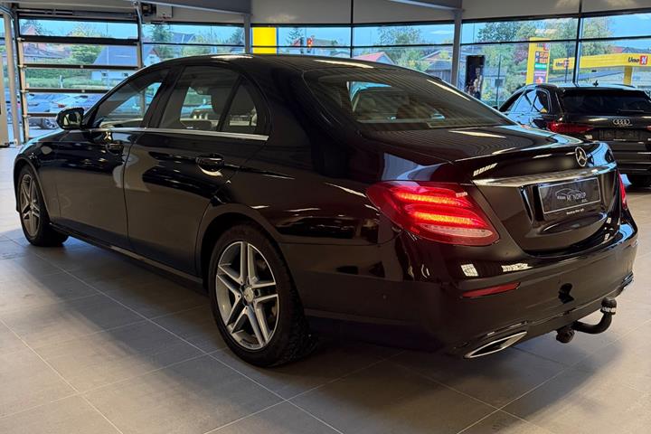 Sort Mercedes E220 d fra 2016