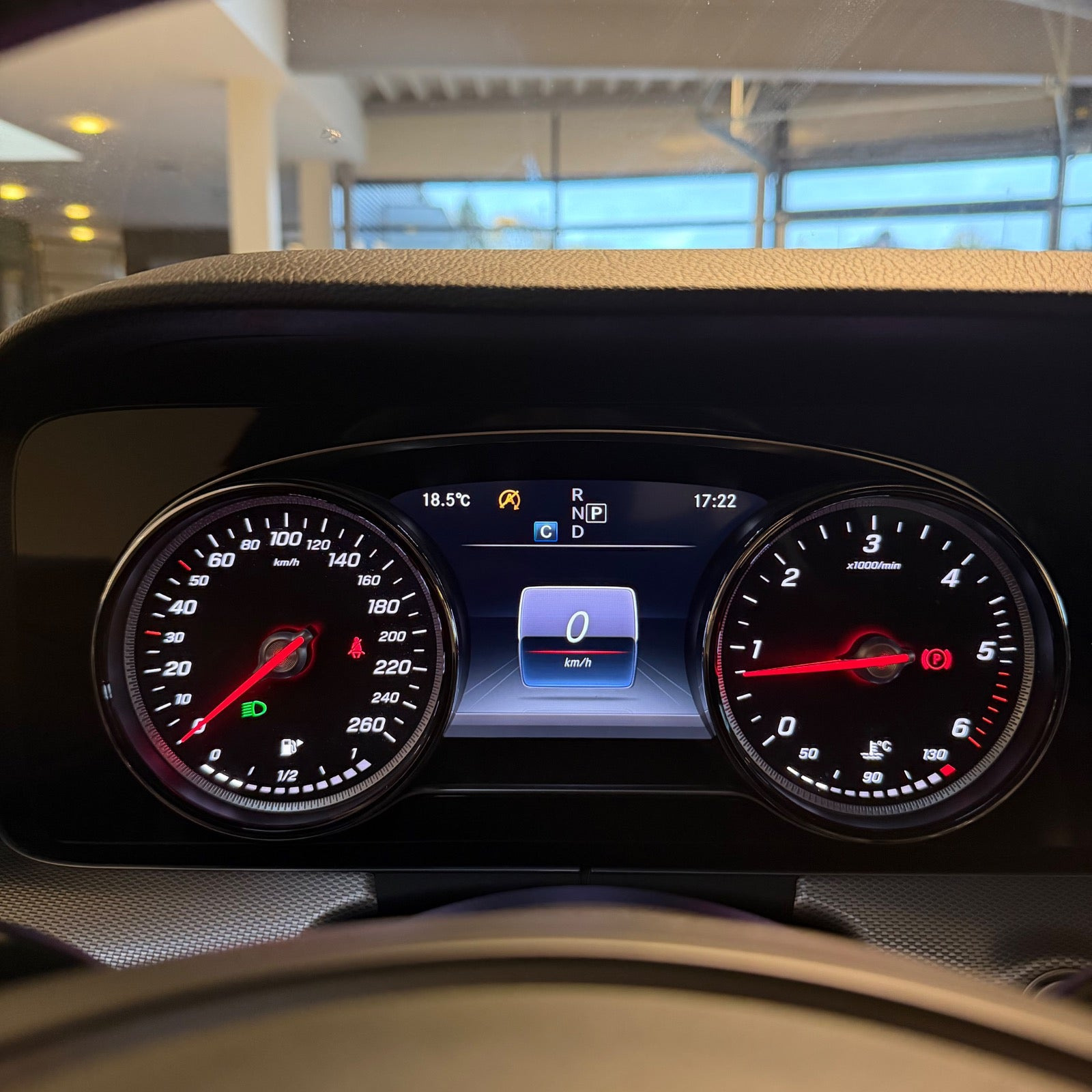 Sort Mercedes E220 d fra 2016