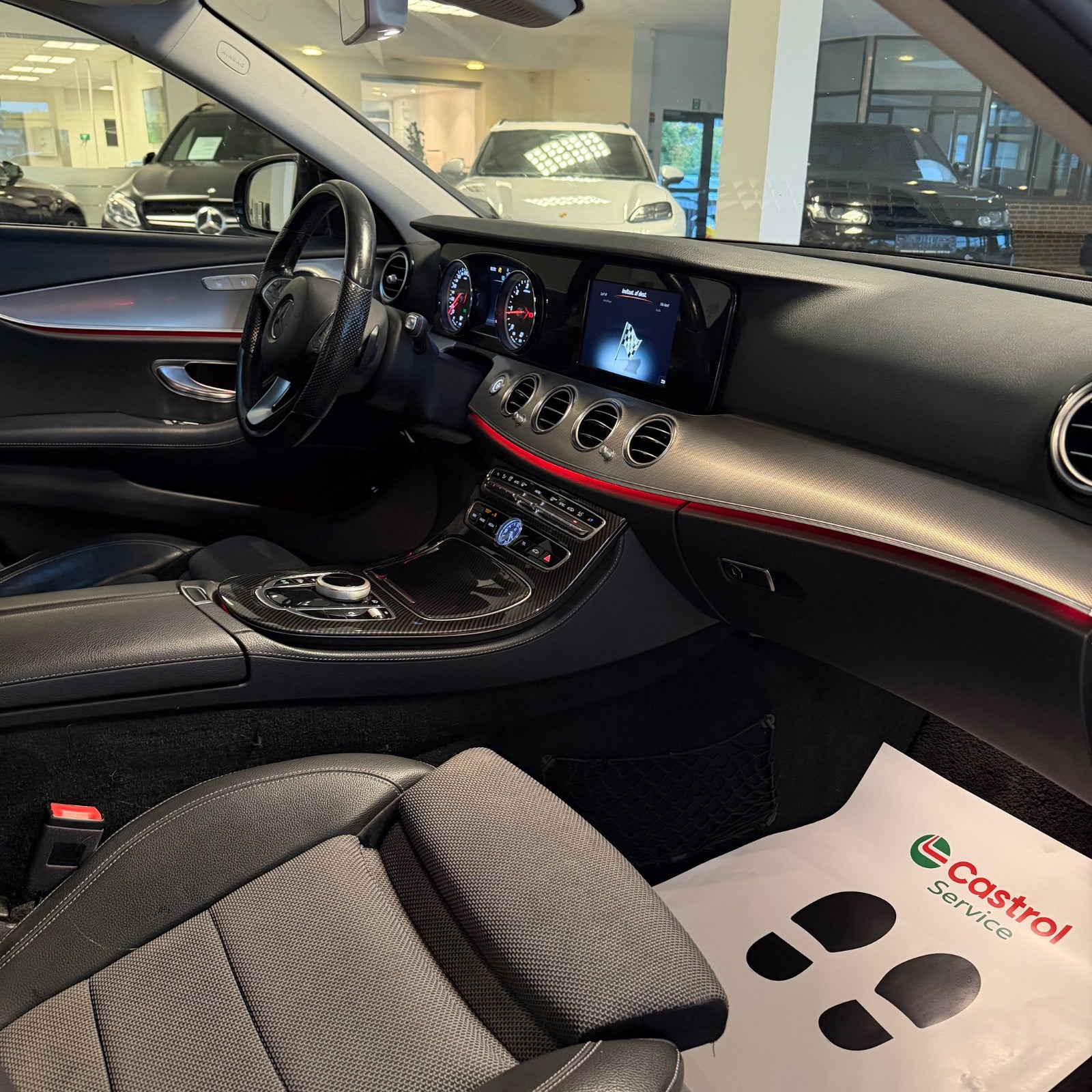 Sort Mercedes E220 d fra 2016