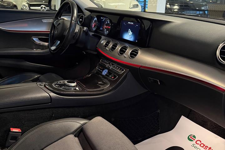 Sort Mercedes E220 d fra 2016
