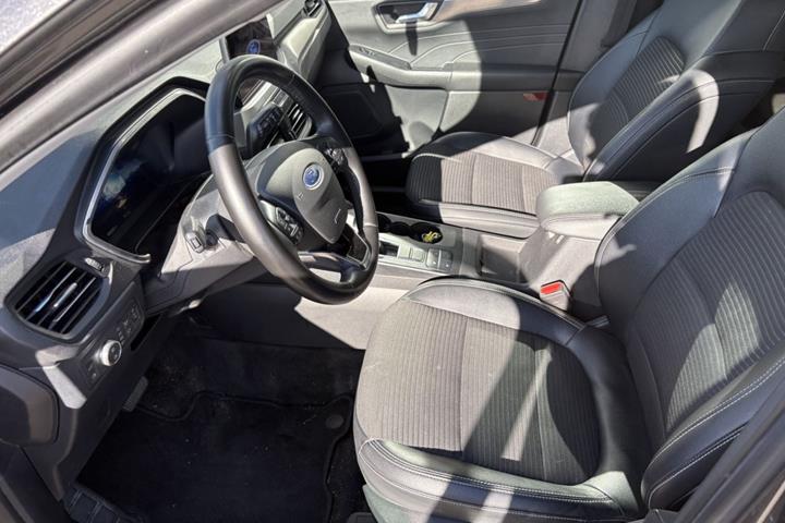 Grøn Ford Kuga fra 2022