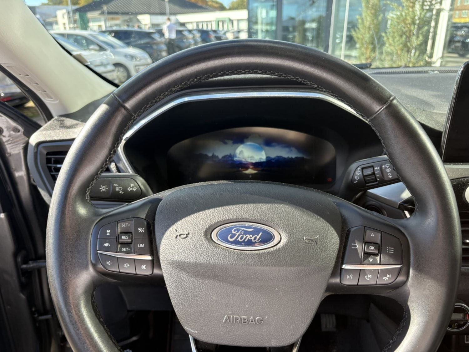Grøn Ford Kuga fra 2022