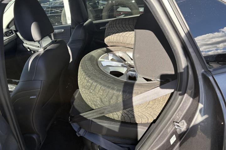 Grøn Ford Kuga fra 2022